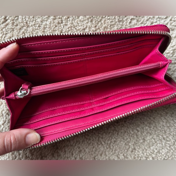 COACH | Fushcia Pink Coach Wallet | Quilted Slim Zip Coach Wallet - Picture 4 of 14